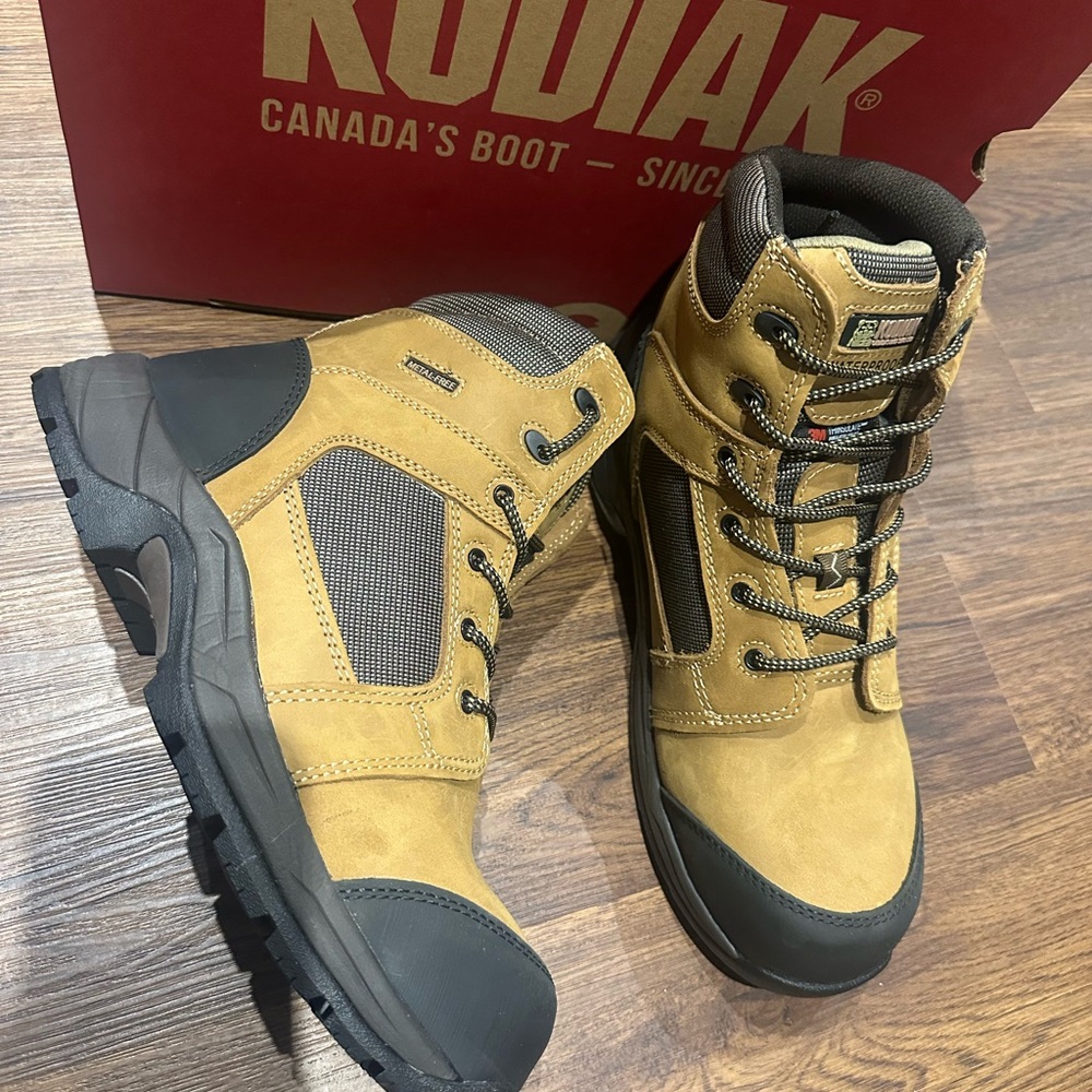 Kodiak Brown and Black Trakker Men's Work Boot Graphic